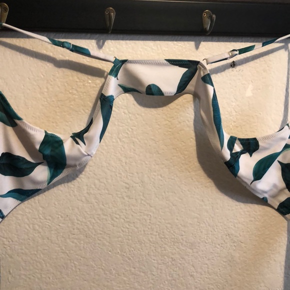 Bikini - Picture 4 of 5